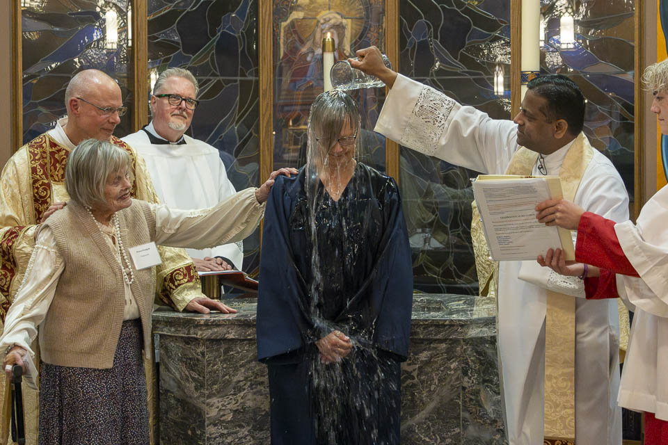 2026-StMary-EasterVigil (74 of 215).jpg